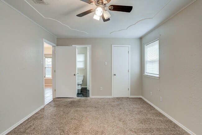Building Photo - South Lubbock 4 bedroom 2 bath home