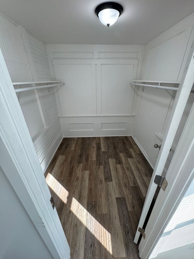 Building Photo - Enormous Completely Updated 4-Bedroom 1-Bath House w/ Flat Yard!!!