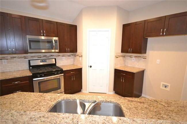 Building Photo - 1803 Ascot Ln