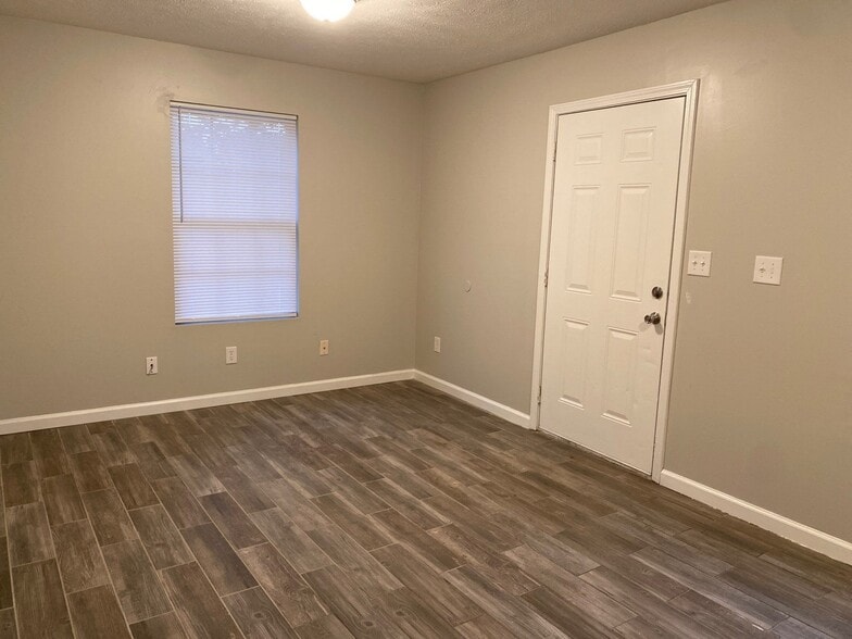 Building Photo - 877 N Royal St