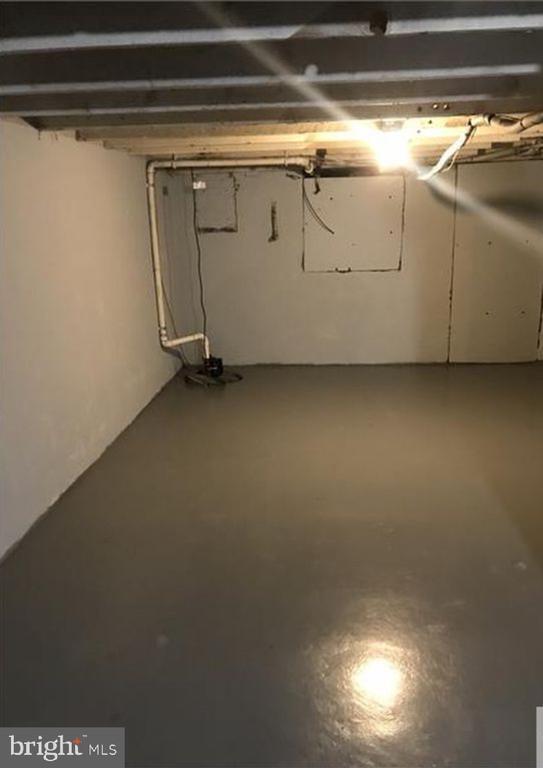 Building Photo - 437 N Montford Ave