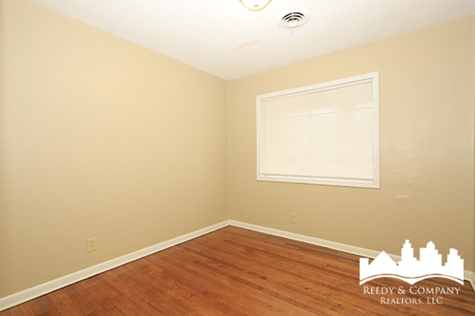 Building Photo - 4227 Kenosha Rd