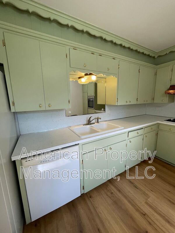 Building Photo - 5102 E 33rd St