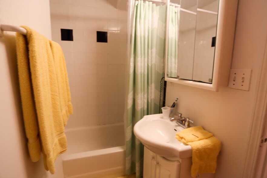 Building Photo - 1434 W Belle Plaine Ave