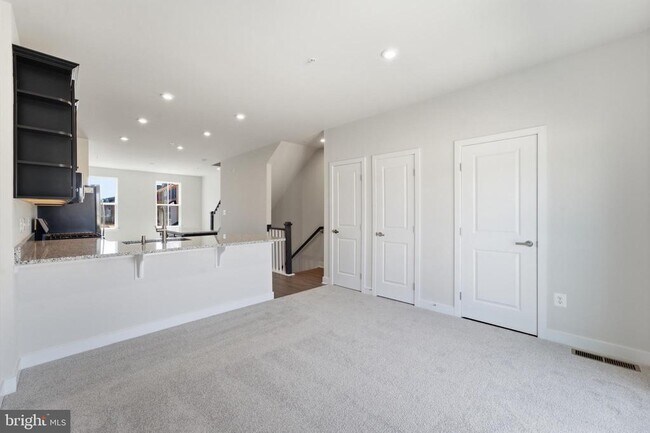 Building Photo - 16130 Hyde Pk Pl