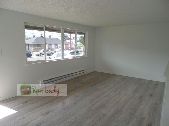 Building Photo - Super-Cute 2-Bedroom Home w/Attached Garage and Large Yard in Great Seattle Location!!