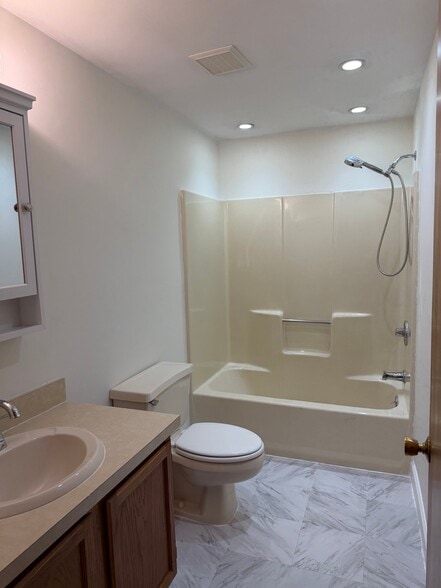 Building Photo - 19 Allspice Ln