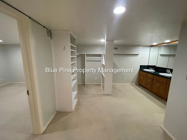 Building Photo - 310 N Shilling Ave