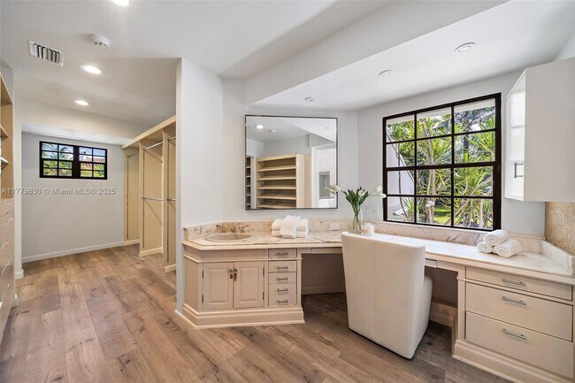 Building Photo - 3500 Flamingo Dr