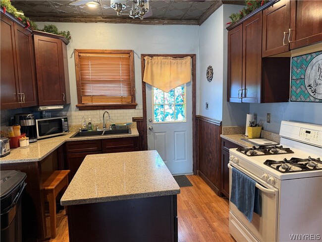 Building Photo - 1616 Walnut Ave