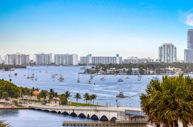 Building Photo - 1717 N Bayshore Dr