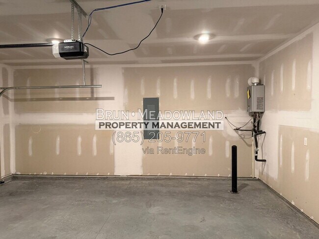 Building Photo - 2424 Limelight Ln