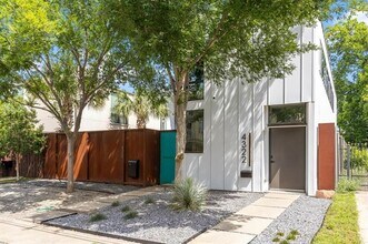 Building Photo - 4322 Deere St