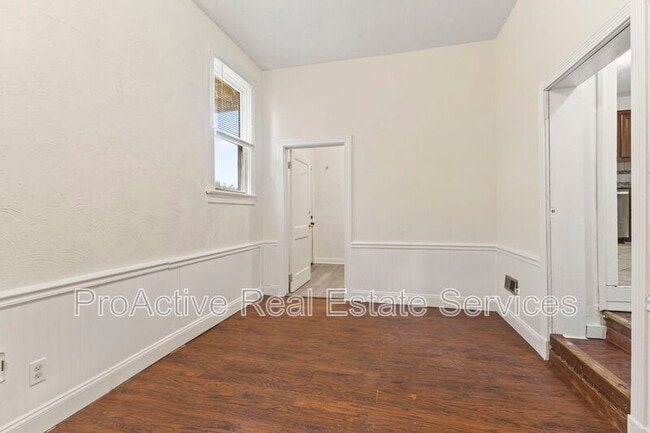 Building Photo - 1018 Wolcott Ave