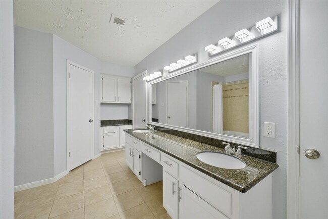 Building Photo - 21335 Park Mt Dr
