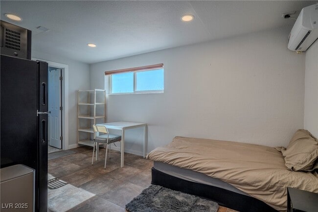 Building Photo - 100 N Ocotillo St