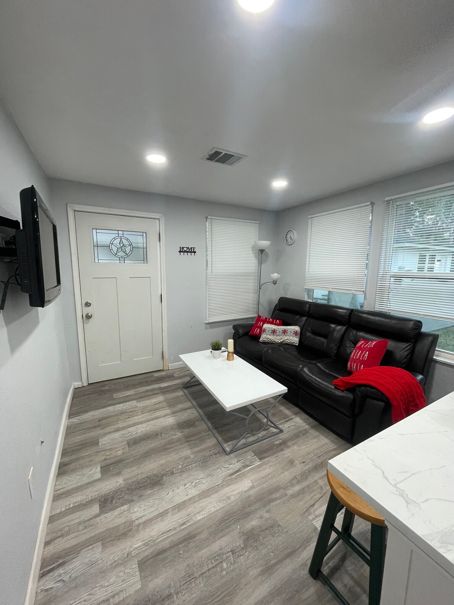 Building Photo - 208 E Magnolia St