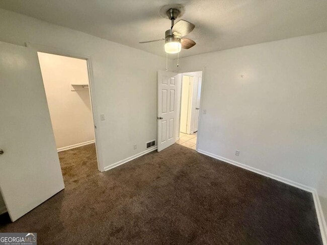 Building Photo - 3815 Parklane Dr