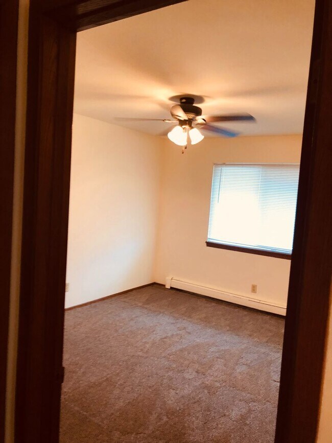 Building Photo - Spruce Court Apartment - Greenfield WI - Call 262-420-0390 to schedule a showing