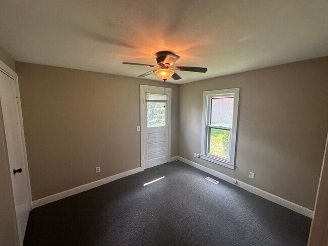 Building Photo - 3 BR/ 1 Bathroom - Stuart Neighborhood