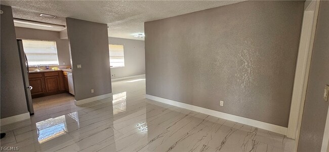 Building Photo - 606 SE 13th Ct