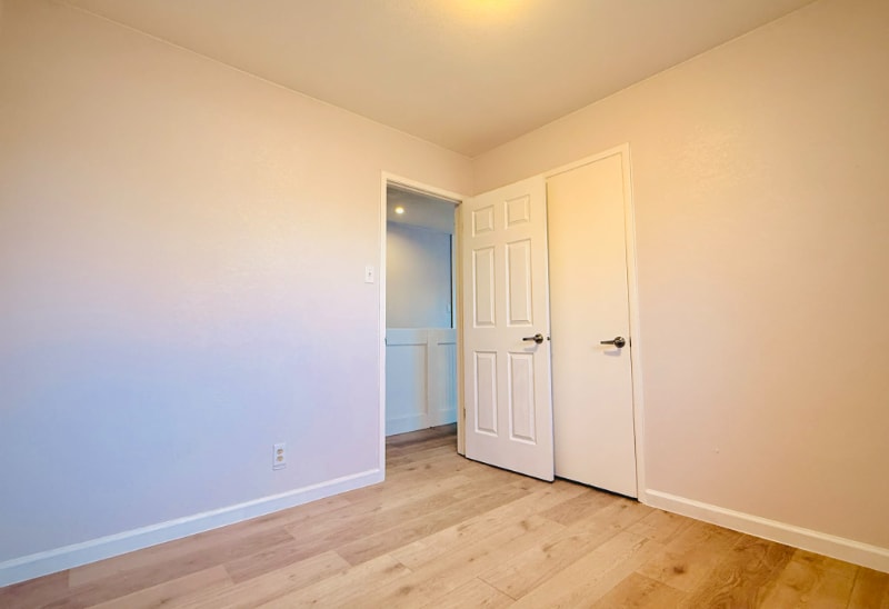 Building Photo - 7520 W Oregon Dr