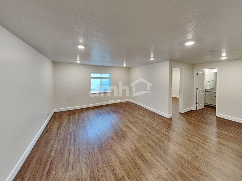 Building Photo - 2983 E S Village Dr
