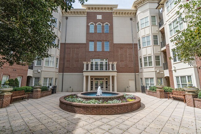 Building Photo - Excellently maintained 1 bedroom, 1.5 bath...