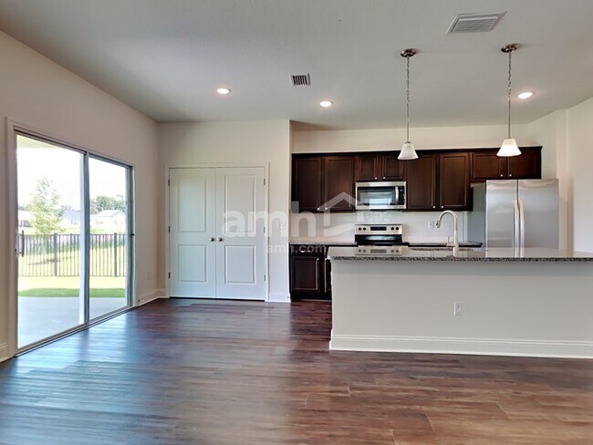 Building Photo - 390 Banyan Frst Dr