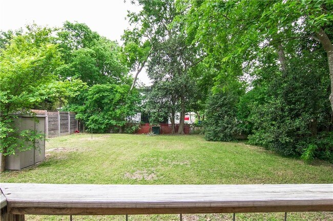 Building Photo - 1713 Cullen Ave