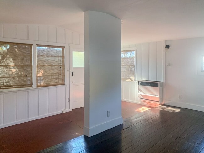 Building Photo - 5670 York Blvd