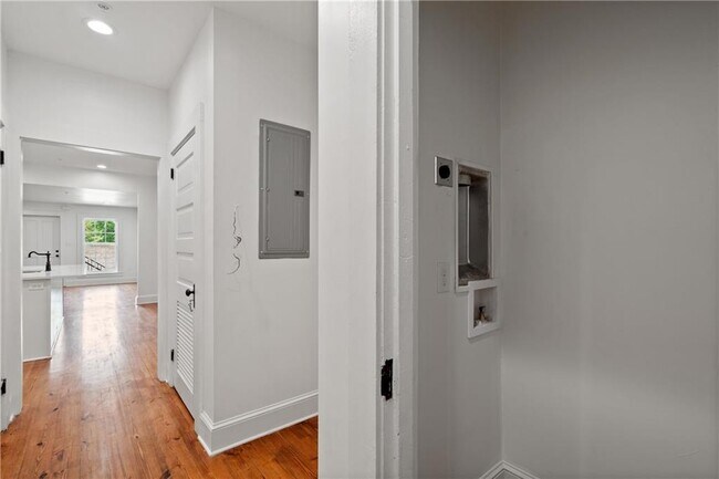 Building Photo - 362 Dauphin St