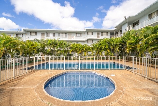 Building Photo - $2,100 / 2br - 700ft2 -| 2bd/1ba Renovated...