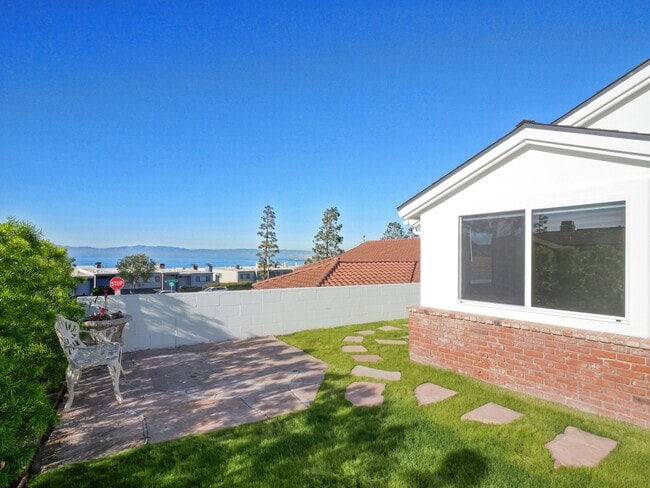 Building Photo - 108 Vía Mesa Grande