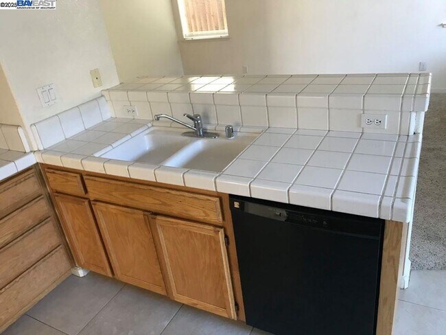 Building Photo - 2173 Leafcrest Common