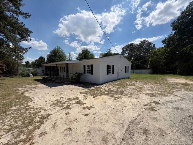 Building Photo - 2690 Belhaven Rd