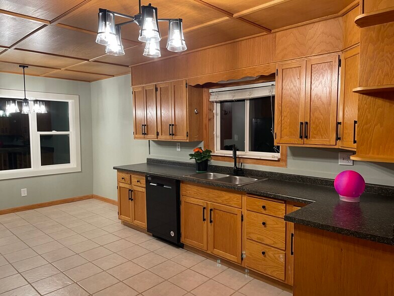 Building Photo - 5185 Samuelson Rd