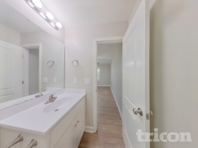 Building Photo - 524 Westside Cir