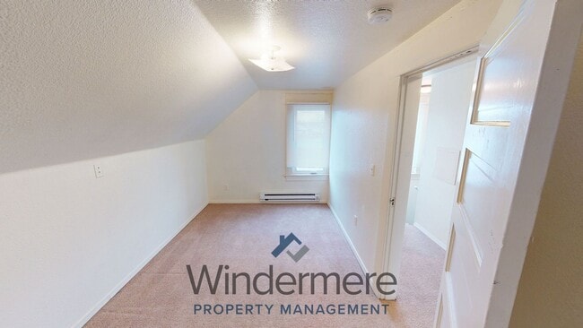 Building Photo - 210-212 W Whitman Dr