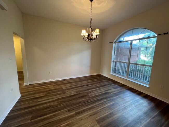 Building Photo - GREAT 4 BED / 2 BATH IN Crestview