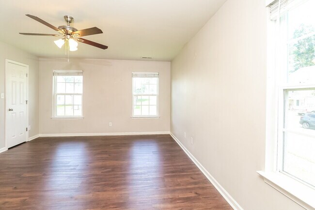 Building Photo - 1148 Aprilia Ln