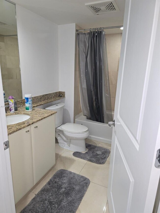 Building Photo - 610 W Las Olas Blvd