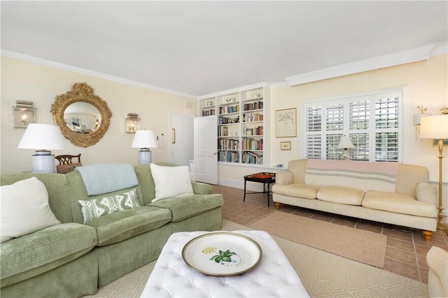 Building Photo - 553 Bellevue Ave