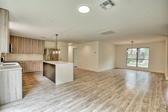 Building Photo - 15626 Whitewater Ln