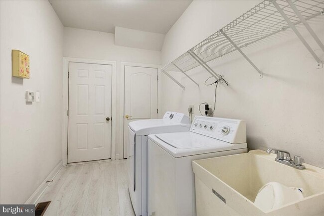 Building Photo - 10243 Brittenford Dr