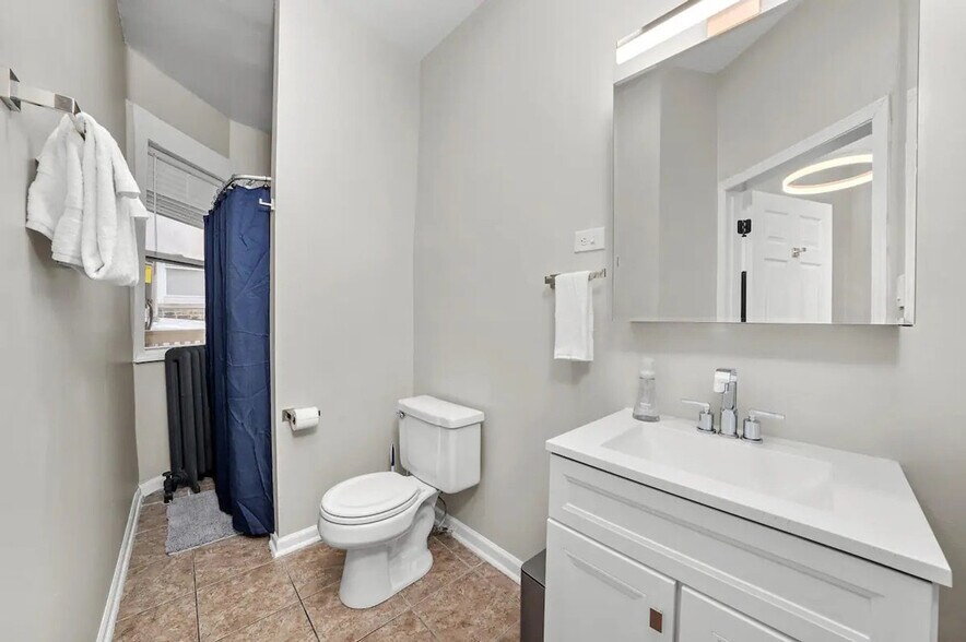 Building Photo - 2339 N California Ave