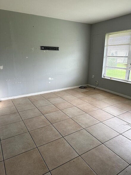 Building Photo - 213 10th St NW