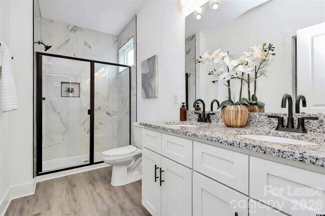 Building Photo - 1106 Ivan Dr