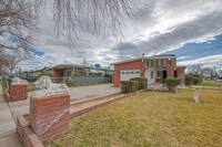 Building Photo - Beautifully Updated 3-Bedroom Single-Famil...