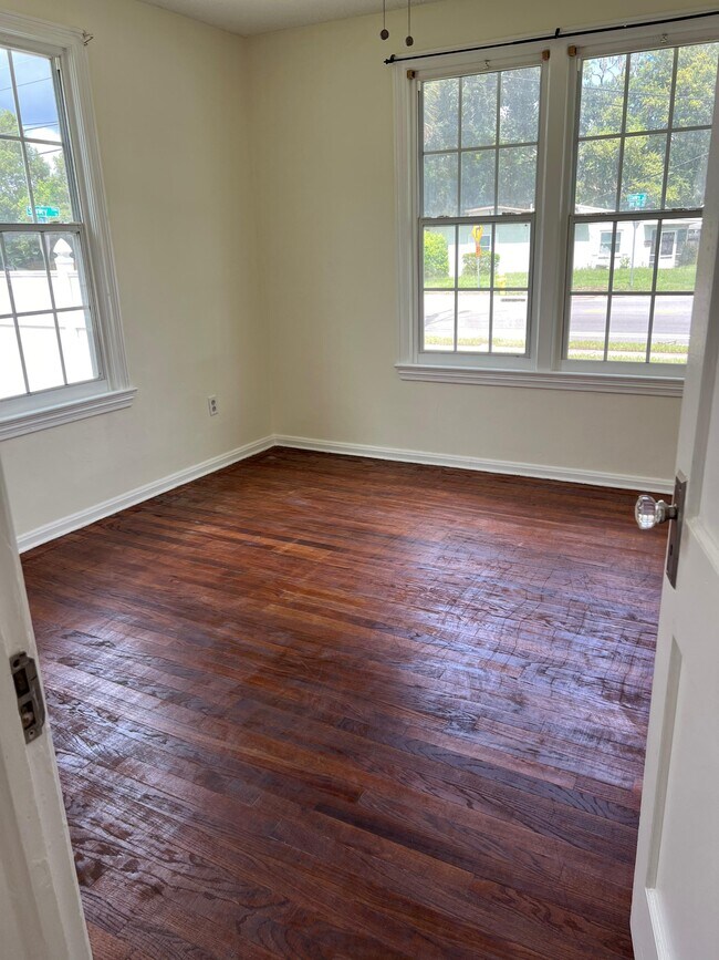 Building Photo - 2704 Spring Park Rd